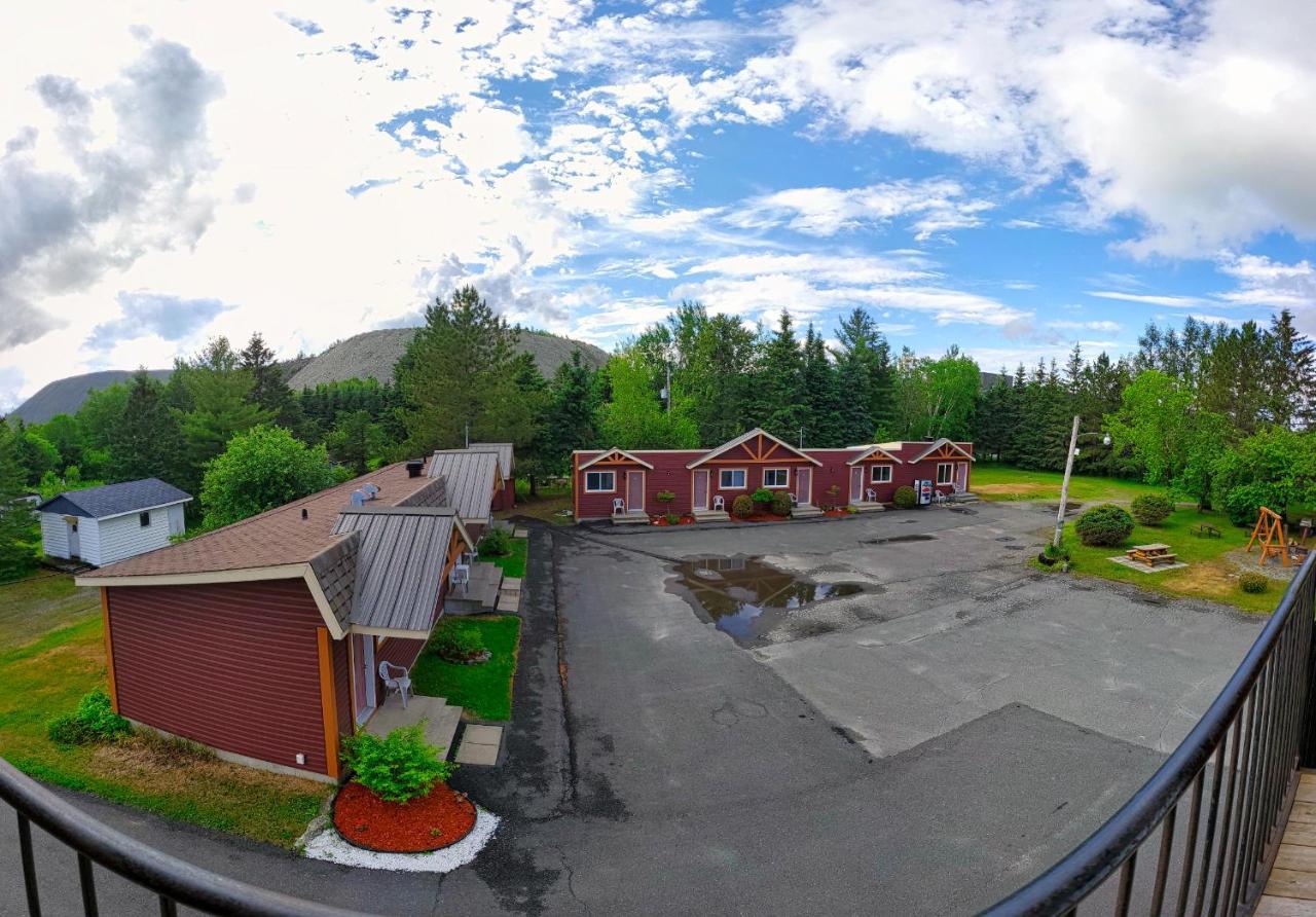 Motel Au Vieux Frontenac セトフォード・マインズ エクステリア 写真